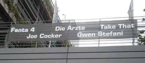 Es wird eng: Banner: Köln Arena